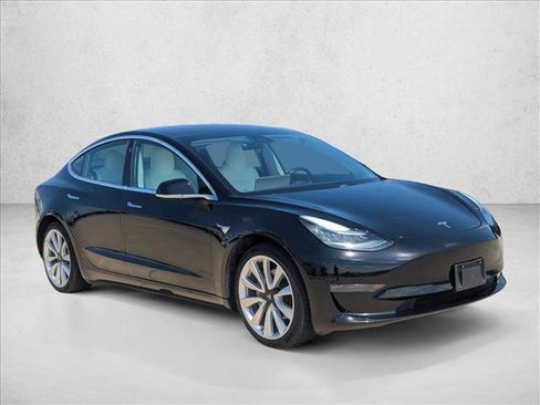 Used 2018 Tesla Model 3 Mid Range image 3