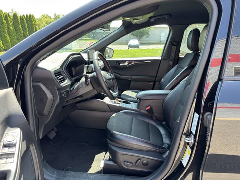 Used 2025 Ford Escape ST-Line Select AWD/4WD image 13