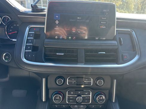 Used 2021 Chevrolet Suburban LT w/ LT Signature Package RWD image 10