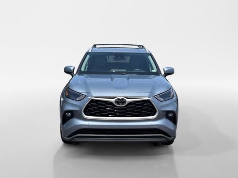 Used 2022 Toyota Highlander XLE FWD image 8