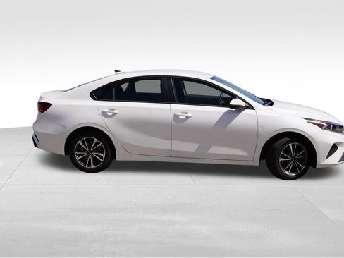 Certified 2023 Kia Forte LXS w/ LXS Technology Package FWD image 3