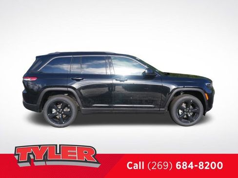 New 2026 Jeep Grand Cherokee Limited w/ Limited Altitude Package AWD/4WD image 9