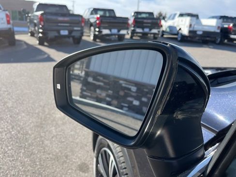 Used 2018 Volkswagen Tiguan SEL Premium image 23