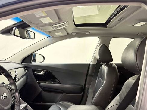 Used 2019 Kia Niro Touring FWD image 24