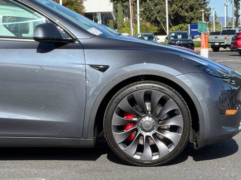 Used 2022 Tesla Model Y Performance AWD/4WD image 36