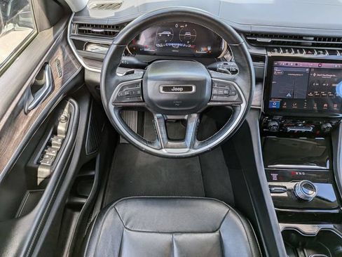 Certified 2022 Jeep Grand Cherokee L Limited AWD/4WD image 16