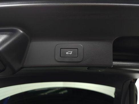 Used 2023 Jaguar F-PACE S AWD/4WD image 9