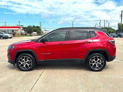 Used 2025 Jeep Compass Limited AWD/4WD image 5