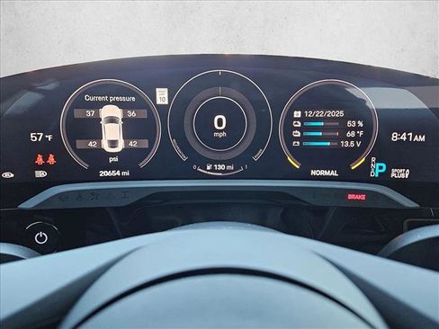 Used 2023 Porsche Taycan image 11