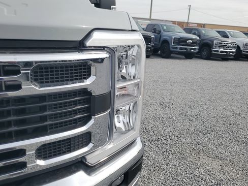 New 2026 Ford F250 XLT w/ FX4 Off-Road Package image 4