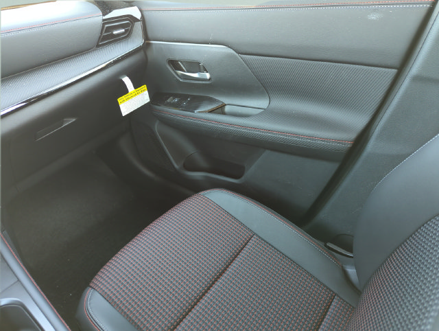 Used 2026 Nissan Kicks SR w/ Cold Weather Package FWD image 18