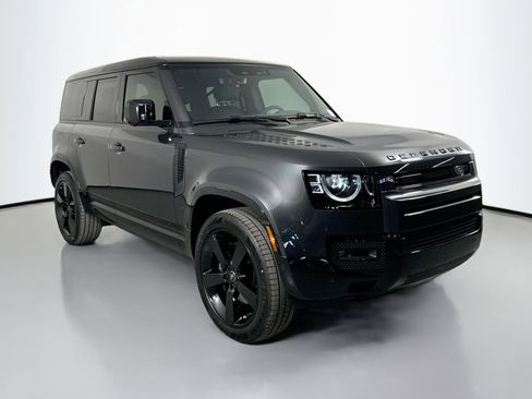 Certified 2025 Land Rover Defender 110 V8 image 3