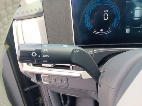 Used 2025 Hyundai Santa Fe SEL FWD image 18