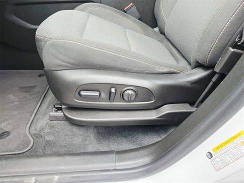 Used 2021 Chevrolet Traverse LT image 36