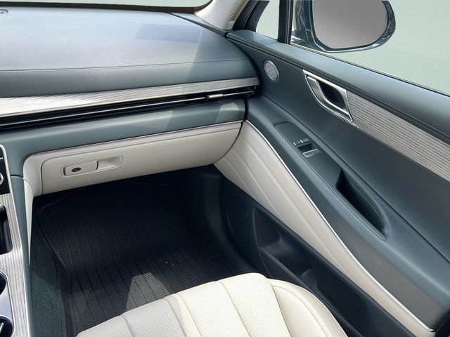 Certified 2025 Genesis GV80 2.5T Select AWD/4WD image 13