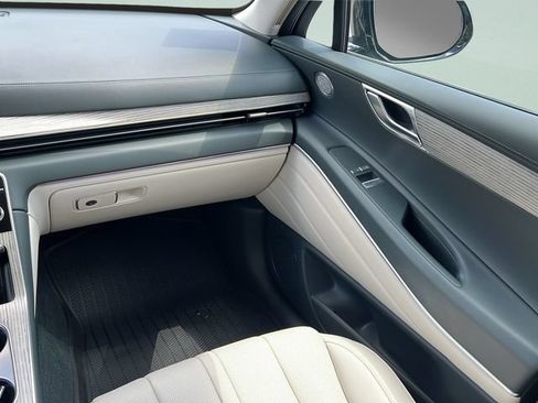 Certified 2025 Genesis GV80 2.5T Select AWD/4WD image 13