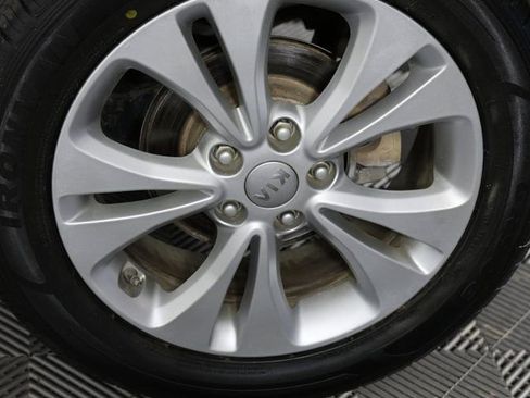 Used 2016 Kia Soul + image 7