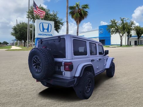 Used 2024 Jeep Wrangler Unlimited Rubicon AWD/4WD image 2