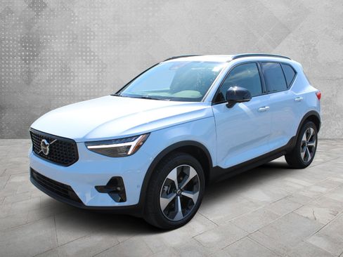 Used 2026 Volvo XC40 B5 Plus w/ Protection Package Premier AWD/4WD image 6