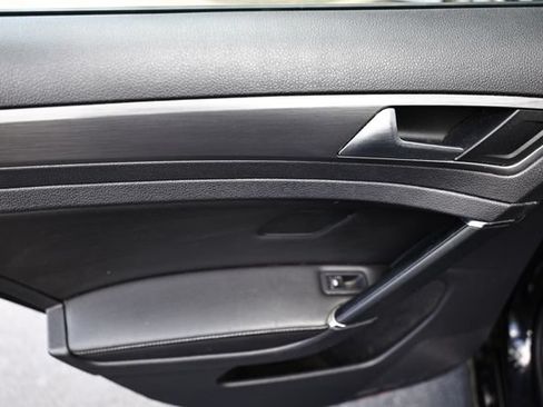Used 2019 Volkswagen Golf SE FWD image 22