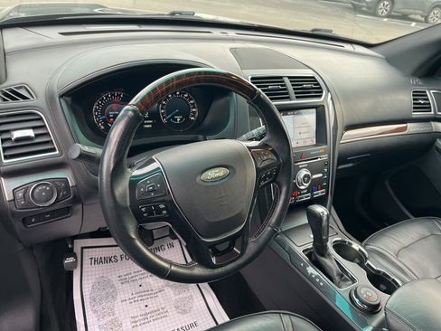 Used 2017 Ford Explorer Platinum image 10
