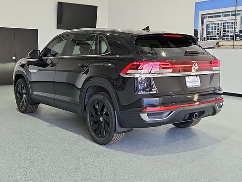 New 2026 Volkswagen Atlas Cross Sport SE FWD image 7