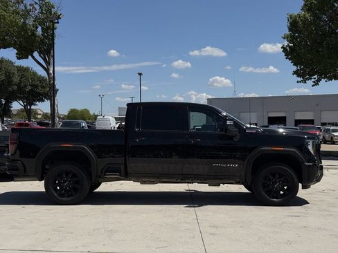 Used 2025 GMC Sierra 2500 AT4 AWD/4WD image 3