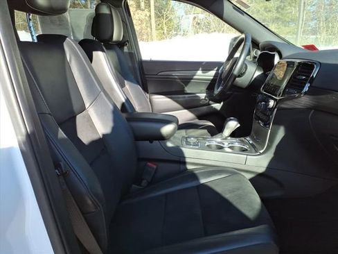 Used 2022 Jeep Grand Cherokee Laredo X AWD/4WD image 5