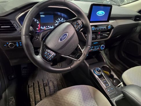 Used 2022 Ford Escape SE w/ SE Sport Appearance Package AWD/4WD image 4