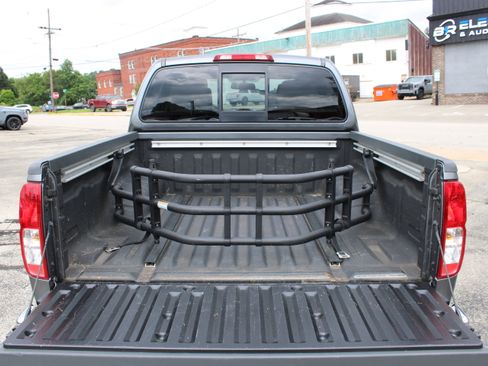 Used 2017 Nissan Frontier SV w/ SV Value Truck Package AWD/4WD image 5