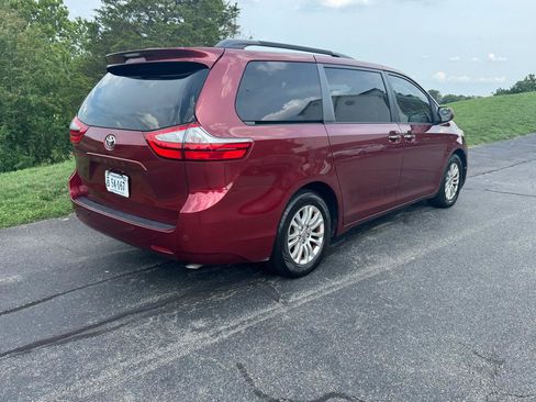 Used 2015 Toyota Sienna XLE Premium FWD image 25