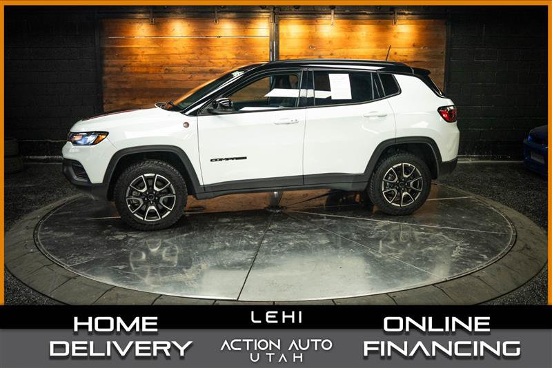 Used 2025 Jeep Compass Trailhawk AWD/4WD image 1
