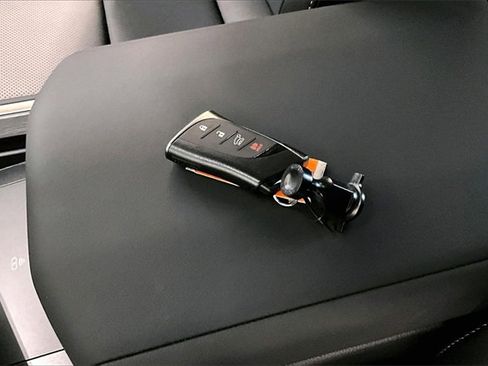 Used 2025 Lexus GX 550 image 36