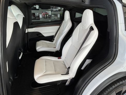 Used 2022 Tesla Model X image 15