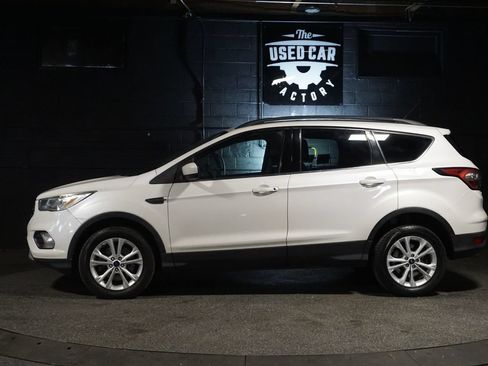 Used 2017 Ford Escape SE w/ Equipment Group 201A AWD/4WD image 3