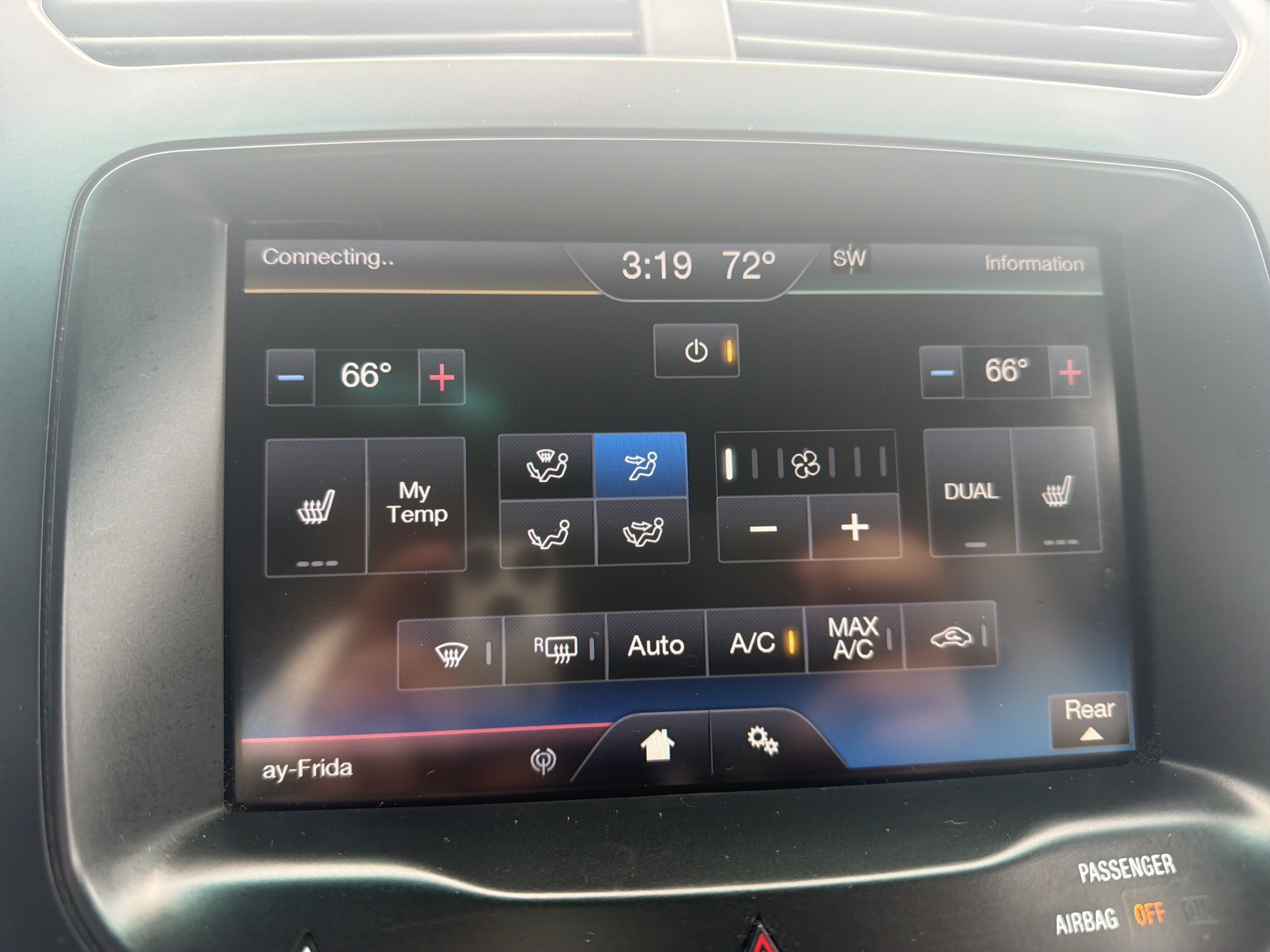 Used 2014 Ford Explorer XLT w/ Equipment Group 202A AWD/4WD image 28