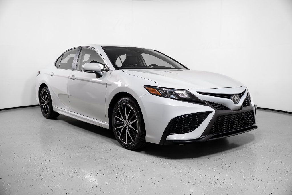 Used 2024 Toyota Camry SE FWD image 2