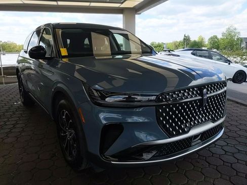 Certified 2025 Lincoln Nautilus Premier AWD/4WD image 4
