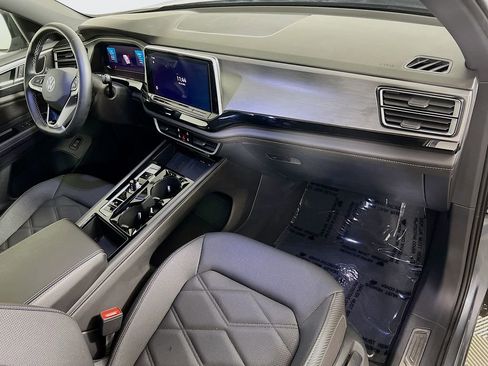 Used 2025 Volkswagen Atlas Cross Sport SE image 28