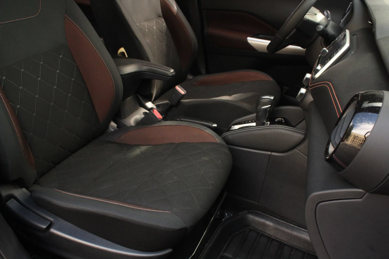 Used 2020 Nissan Kicks SR FWD image 27