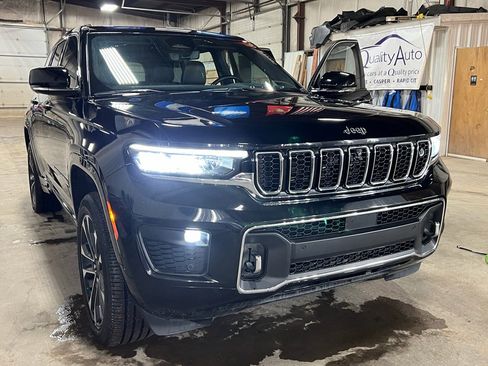 Used 2023 Jeep Grand Cherokee Overland w/ Advanced Protech Group III image 4