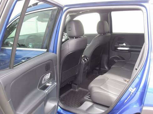 Used 2025 Mercedes-Benz GLB 250 4MATIC image 15