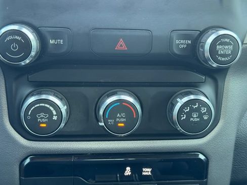 Used 2019 RAM 1500 Big Horn AWD/4WD image 34