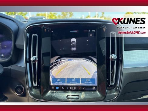 Used 2024 Volvo XC40 B5 Core image 21