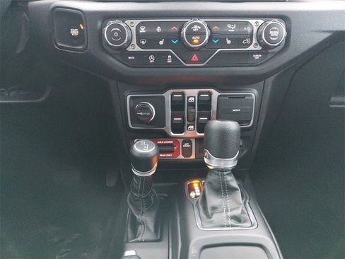 Used 2025 Jeep Wrangler Willys image 11