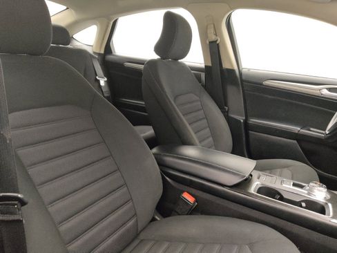 Used 2018 Ford Fusion SE w/ Fusion SE Technology Package FWD image 21