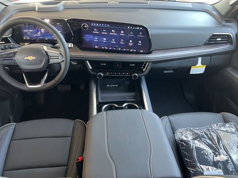 New 2025 Chevrolet Suburban Premier image 5