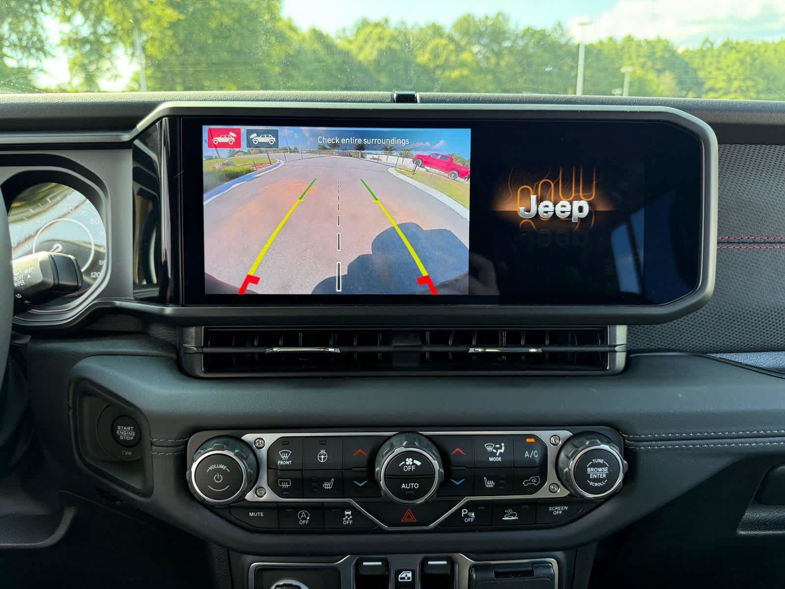 Used 2025 Jeep Wrangler Unlimited Rubicon AWD/4WD image 19