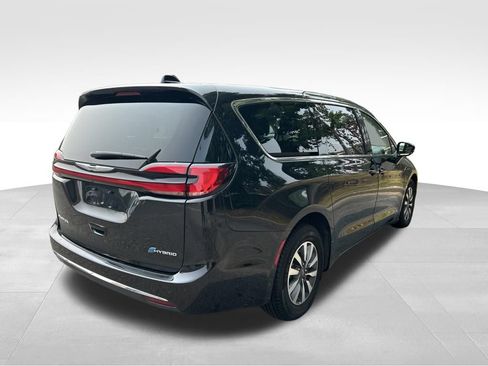 Used 2024 Chrysler Pacifica Limited FWD image 5