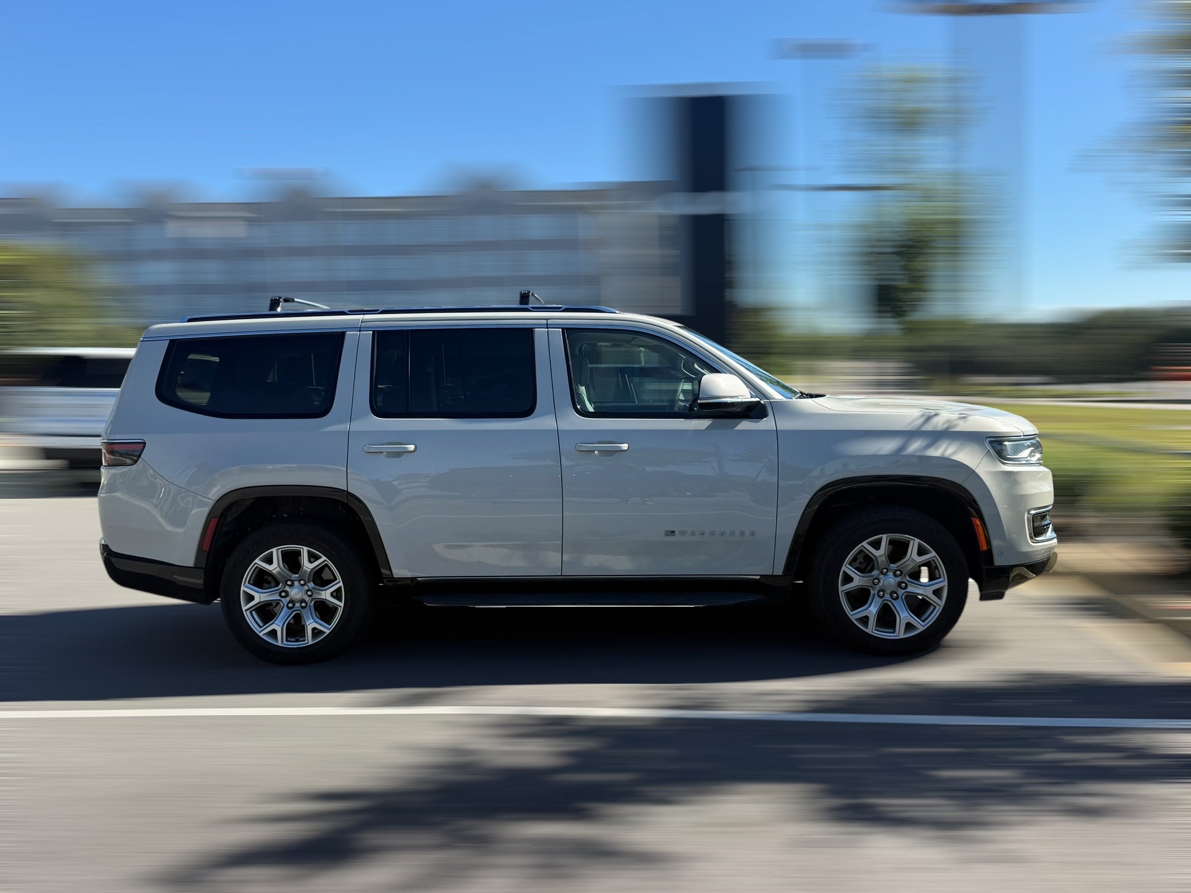 Used 2022 Jeep Wagoneer Series I w/ Premium Group I AWD/4WD image 5
